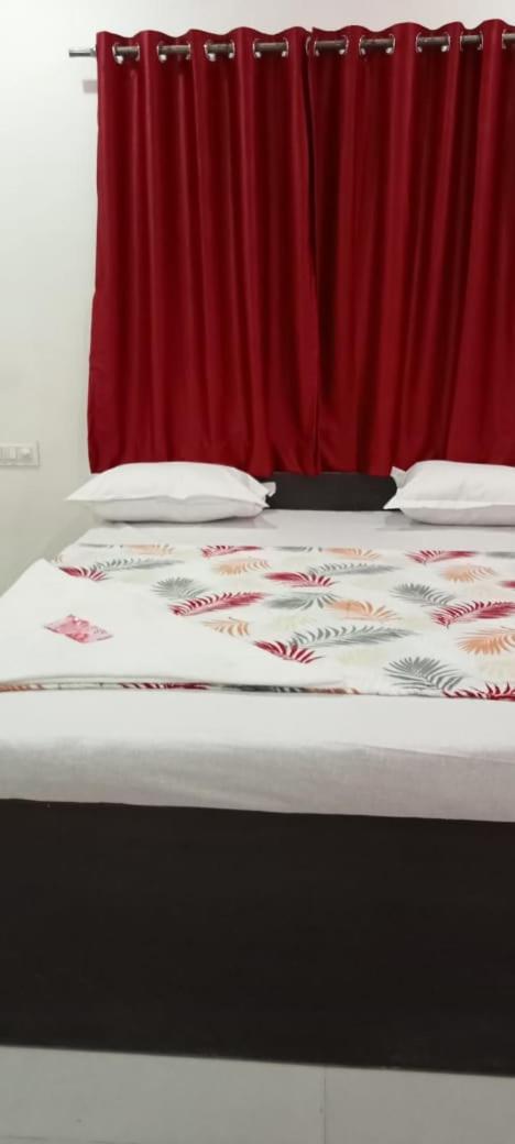 Hotel Sai Santosh Shirdi Quarto foto